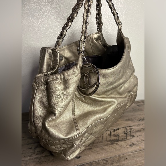 CHANEL Coco Cabas in Dark Silver Leather, with matching cosmetic bag 😍 - Picture 1 of 9